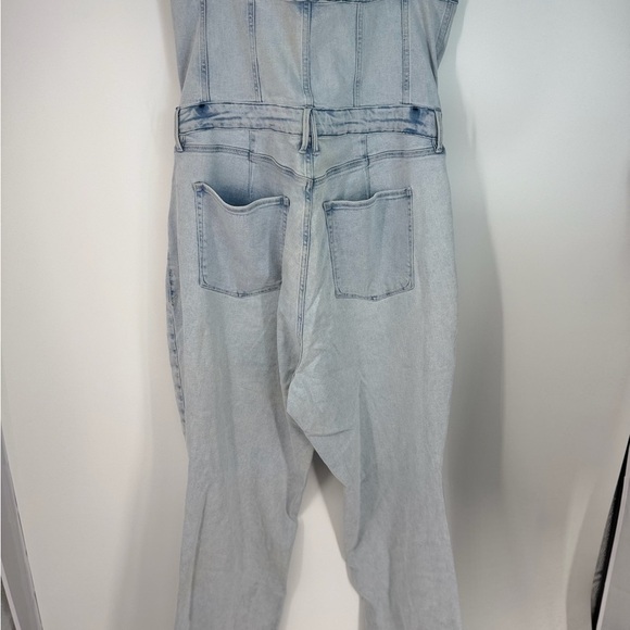 Good American Tube 90s Light Wash Denim Strapless Flare Leg Jumpsuit - Picture 2 of 6